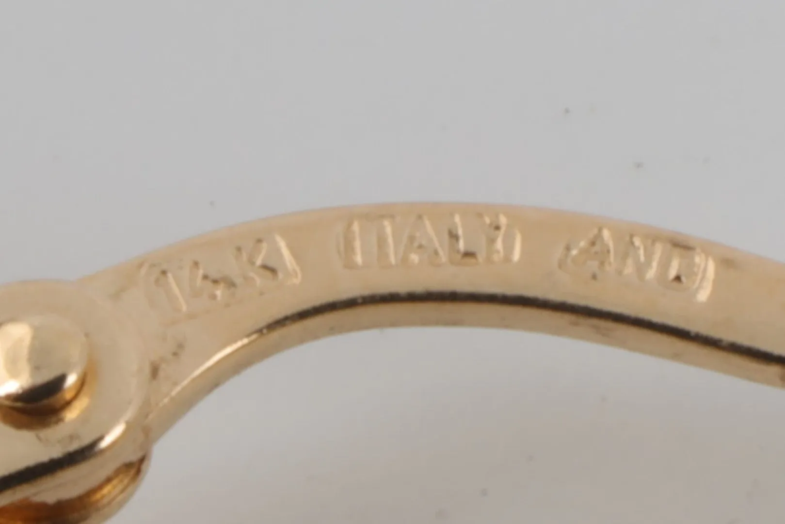 14k Yellow Gold Twisted Hoop Earrings (1.72g.)