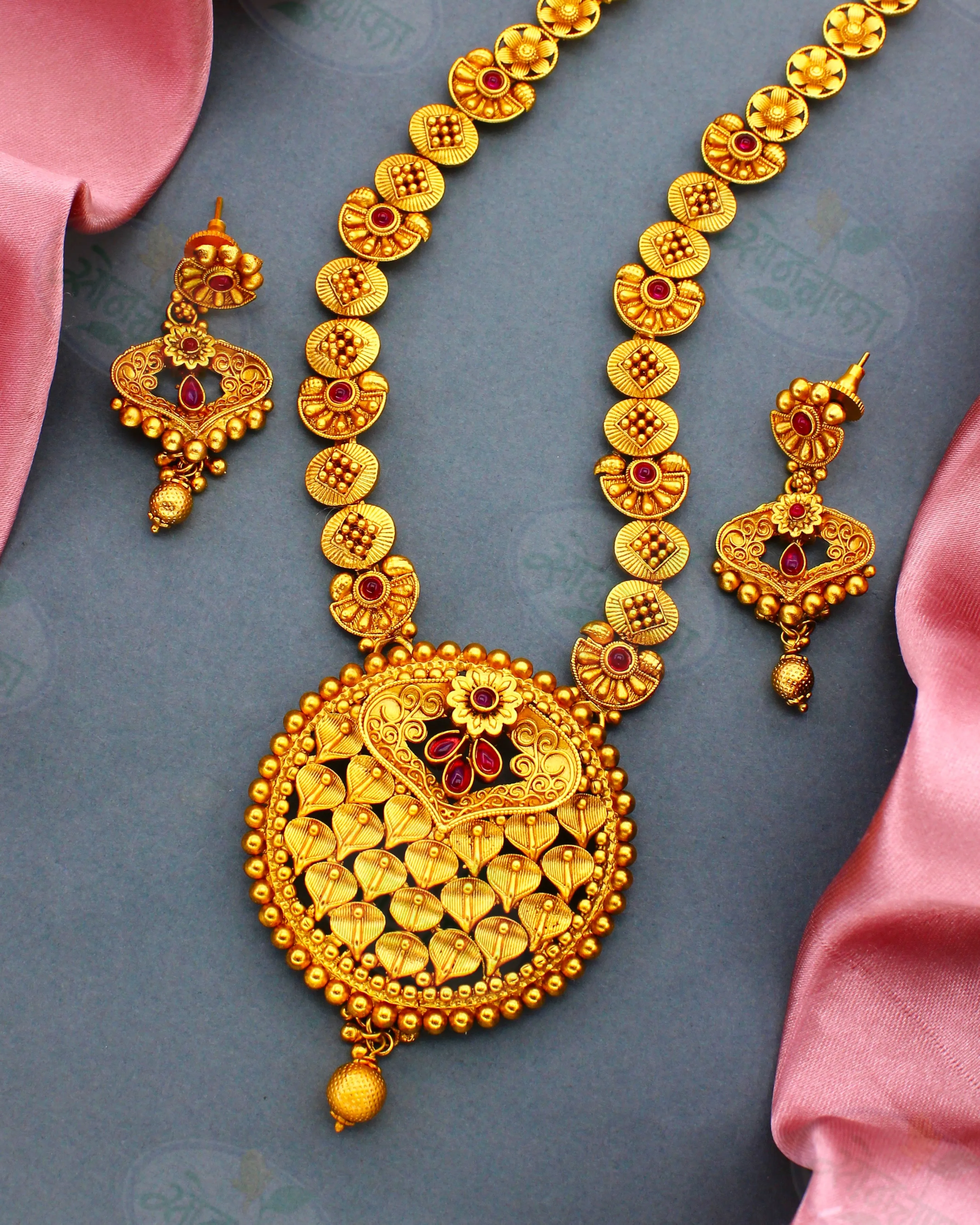 UNIQUELY DESIGNED RAJWADI NECKLACE